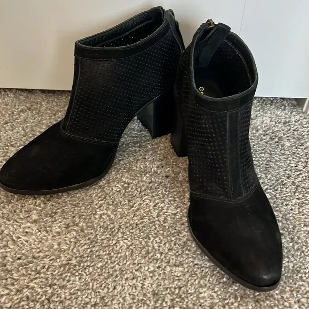 CHOCOLAT BLU Black Suede Ankle Boots‎ Bootie back zipper 36 6 Nubuck Leather NEW